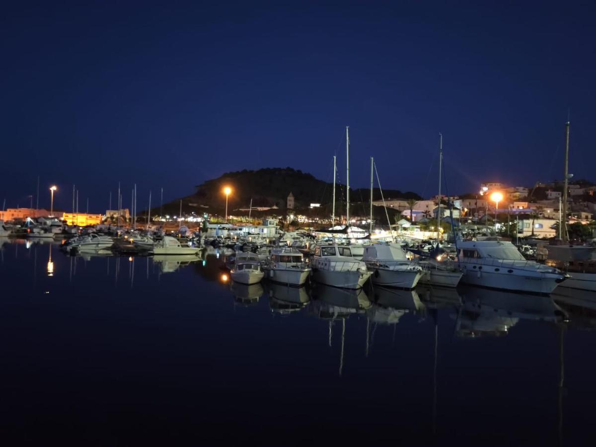 Classic Yacht Yanika Yachting Watersport Ets Villaputzu Dış mekan fotoğraf
